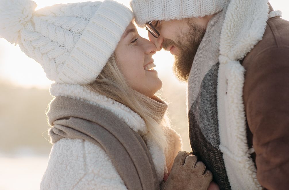 Online dating: starting a conversation on a niche platform