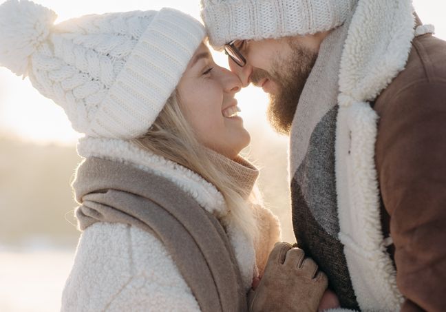 Online dating: starting a conversation on a niche platform
