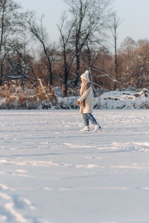 Free A Woman Doing Ice Skating Stock Photo