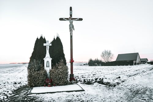 Бесплатное стоковое фото с крест, кресты, пейзажная фотография