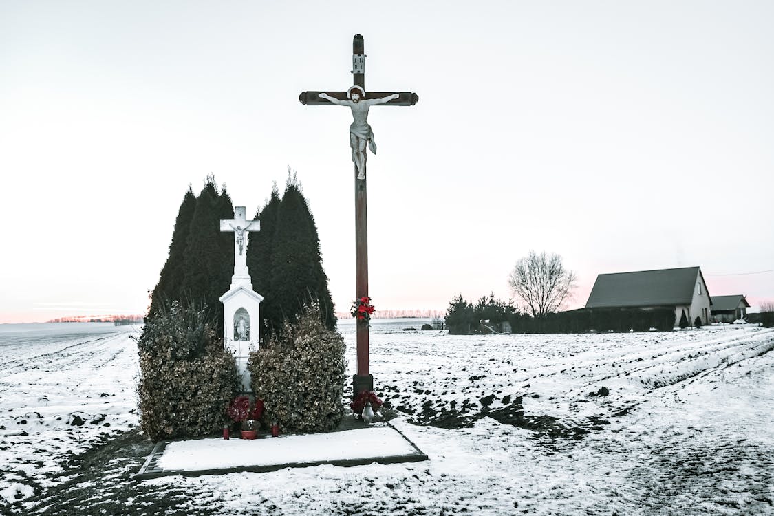 Darmowe zdjęcie z galerii z fotografia krajobrazowa, krzyż, krzyże