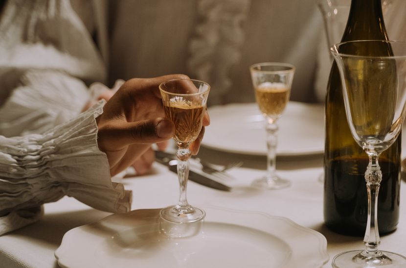 Online dating: starting a conversation on a niche platform
