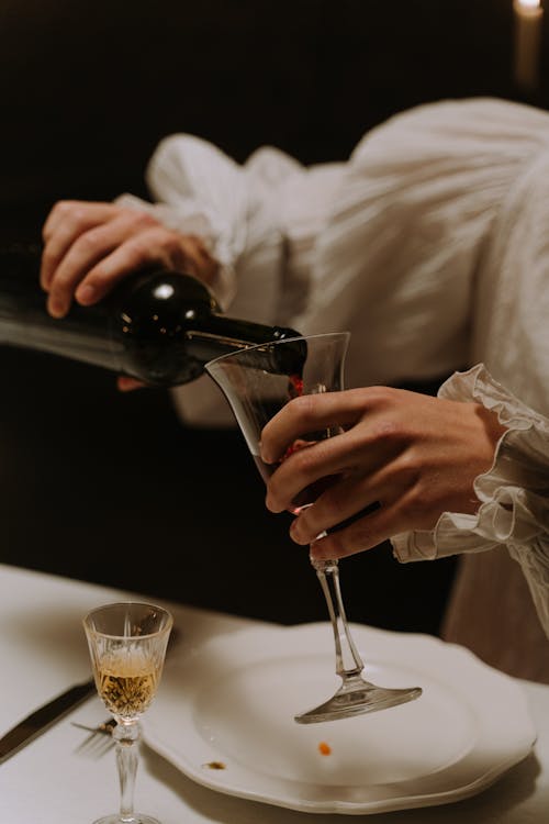 Foto profissional grátis de alcoólatra, bebida, derramando