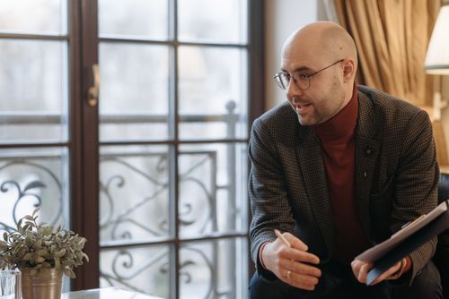 Free A professional counseling session with a therapist in a modern office setting, emphasizing dialogue and support. Stock Photo