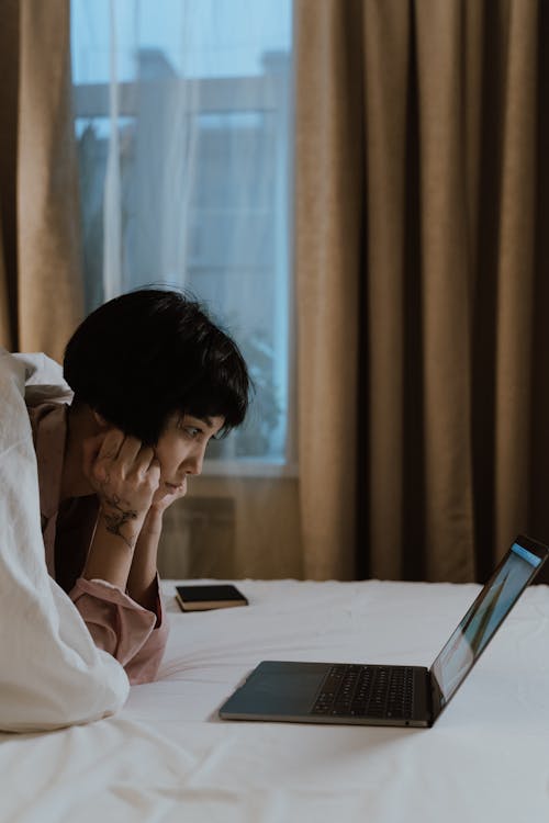 Gratis lagerfoto af afslappende, alene, asiatisk kvinde