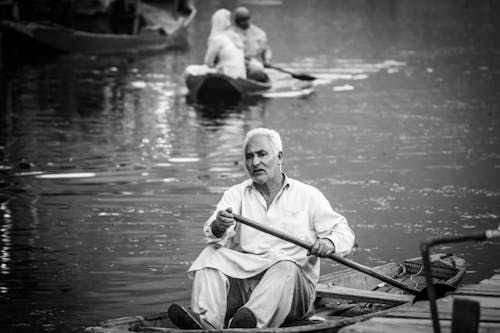 Immagine gratuita di acqua, anziano, barca da equitazione uomo kashmiri