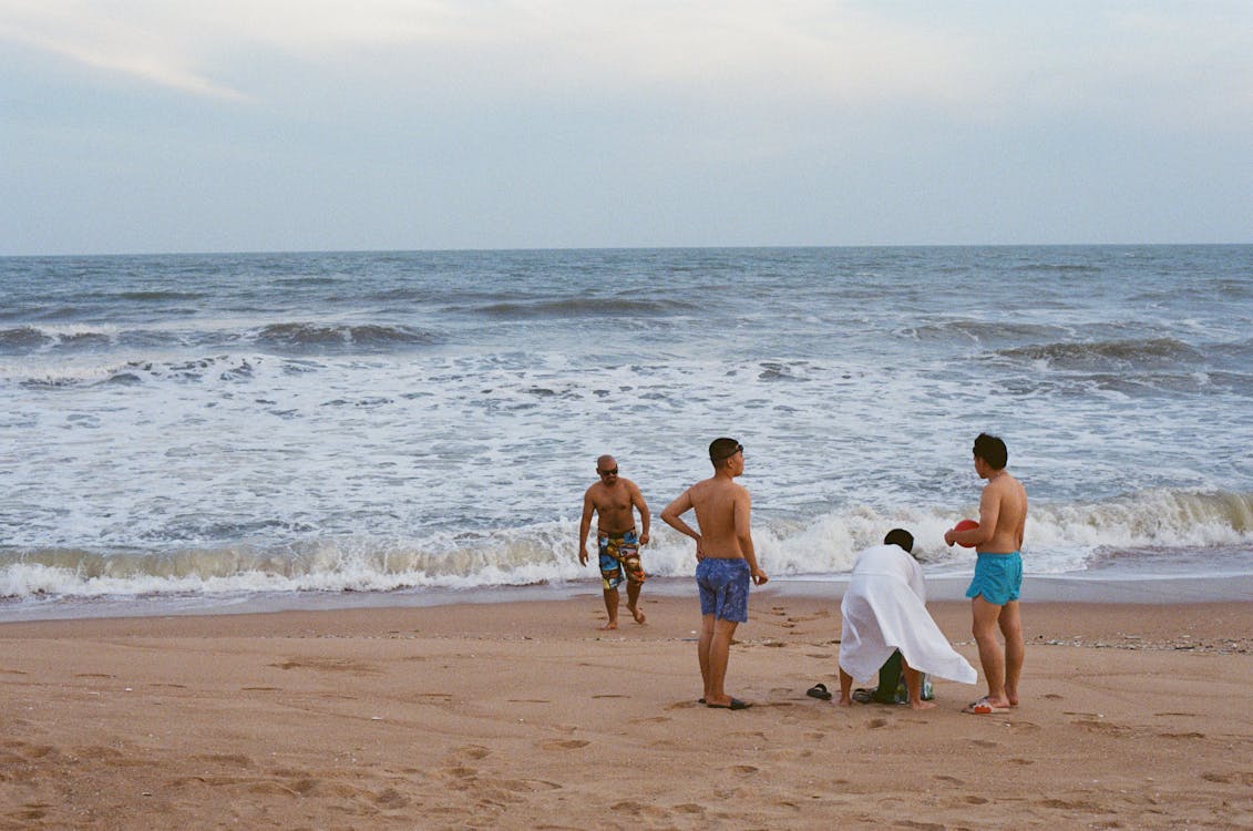 Foto profissional grátis de à beira-mar, ao ar livre, beira-mar