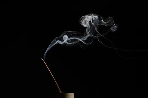 Základová fotografie zdarma na téma černé pozadí, kadidlo, kouř
