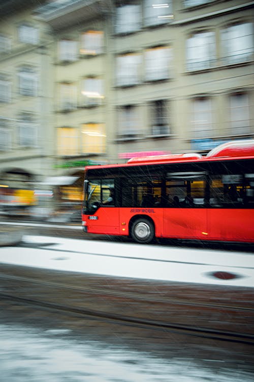 Immagine gratuita di autobus rosso, inverno, modo di trasporto