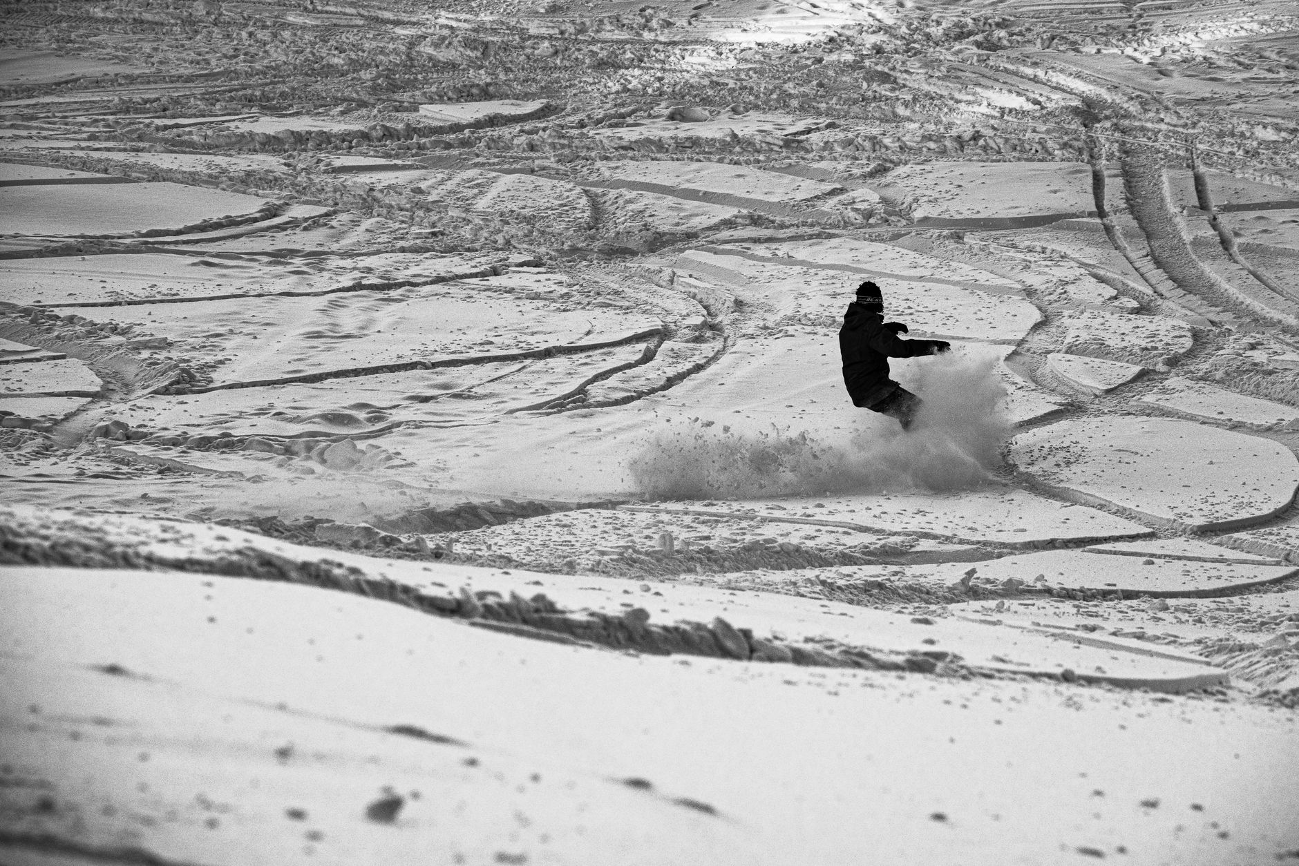 The Best Places to Snowboard: Top Destinations for Every Snowboarder