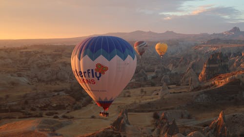 Air Balloons Flying