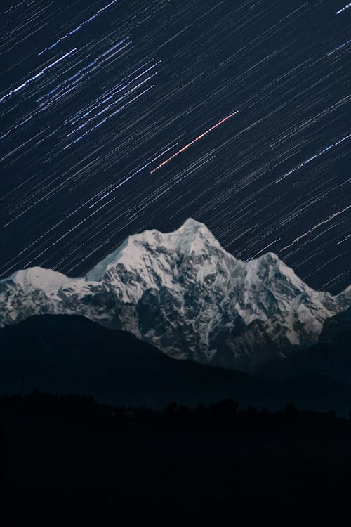 Kostnadsfri bild av astronomi, berg, fallande stjärnor