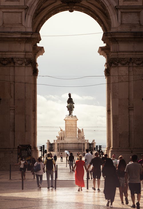 Immagine gratuita di arco, camminando, centro città