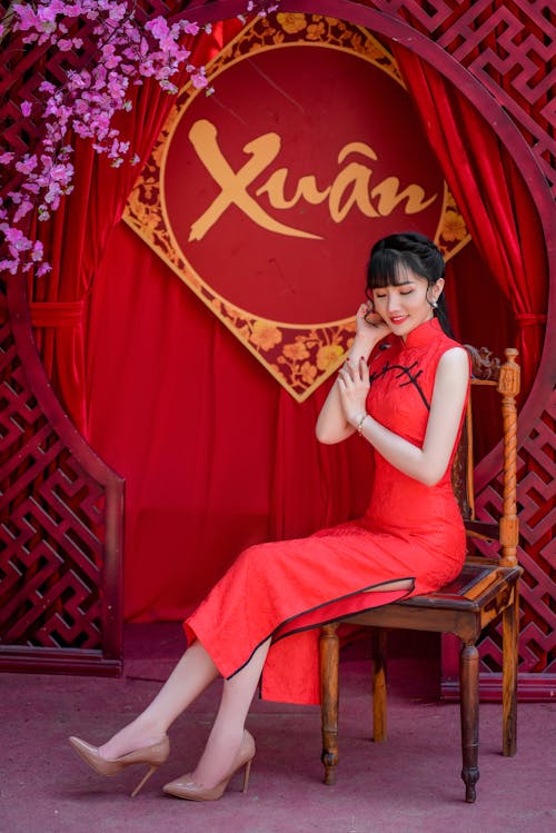 亞洲女人, 傳統服裝, 坐 的 免費圖庫相片