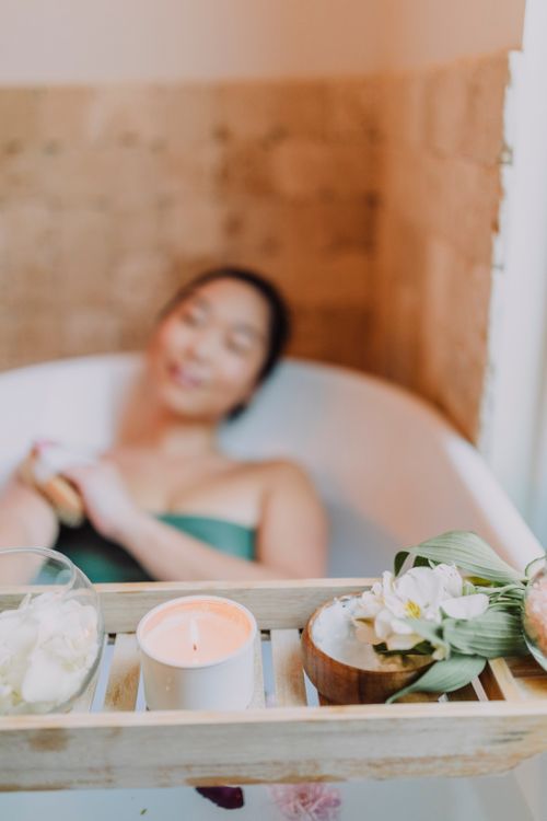 Swollen Feet & Hands in Pregnancy: When It's Normal