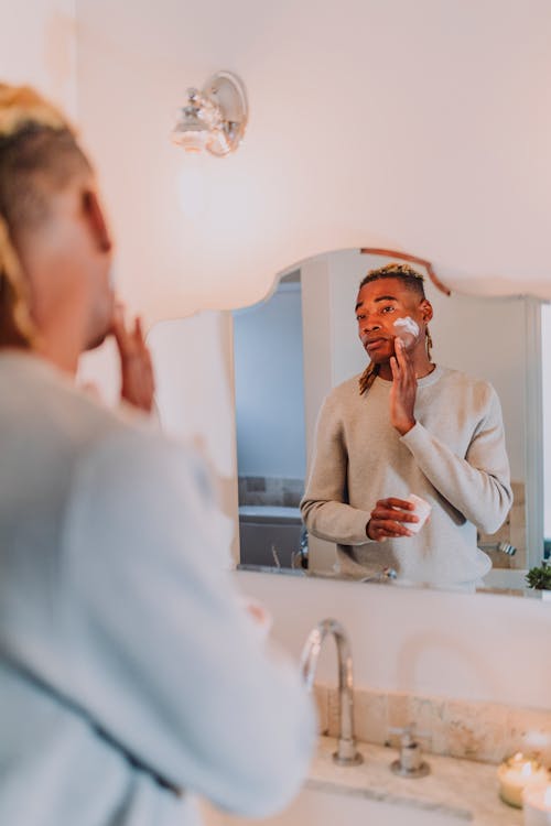 Imagine de stoc gratuită din bărbat afro-american, cosmetică, cremă de față