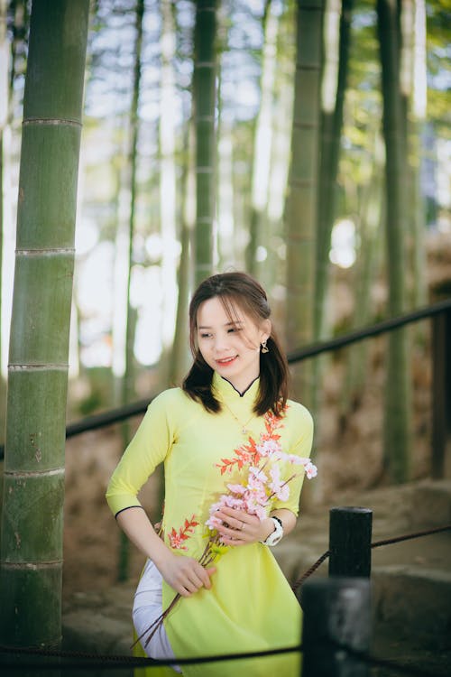 Kostnadsfri bild av ao dai, asiatisk kvinna, bambu