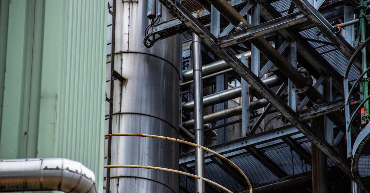 為什麼地緣政治讓鋼鐵價格飆漲?重建題材是否能持續引領市場?