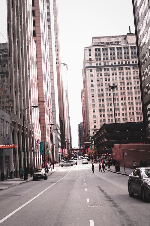 Free Dynamic urban scene of a busy street in downtown Chicago featuring skyscrapers and city life. Stock Photo
