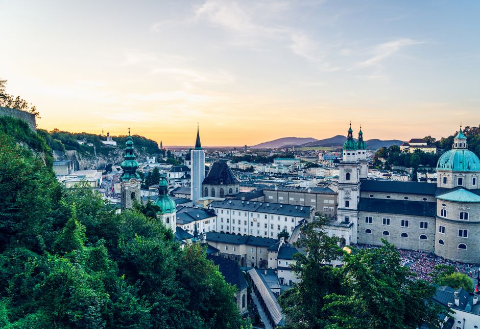 Drei (3) mobile network store in Salzburg, Austria