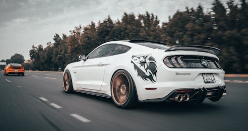 Fotobanka s bezplatnými fotkami na tému asfalt, bočný pohľad, ford-mustang