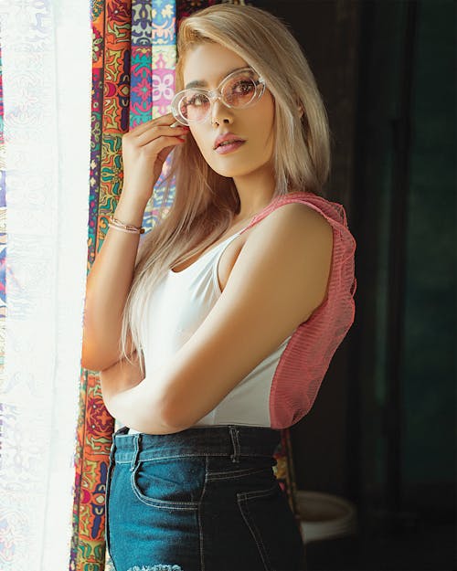 Gratis stockfoto met blond haar, bril, brillen