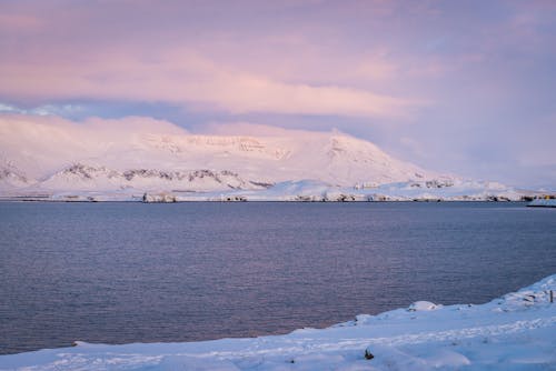 Безкоштовне стокове фото на тему «Захід сонця, море, пагорби»