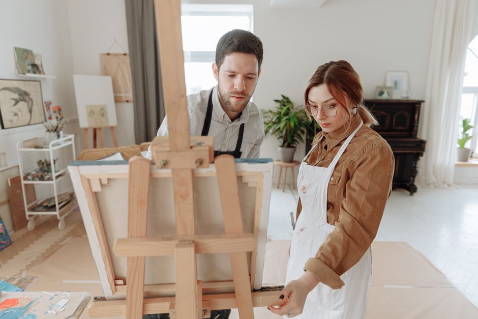 The best easel is the one that suits your space and posture, not the most expensive