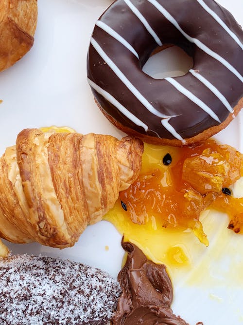 Immagine gratuita di ciambella, cibo, croissant