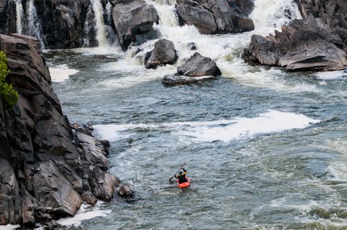 Photos gratuites de cascade, faire du kayak, fleuve