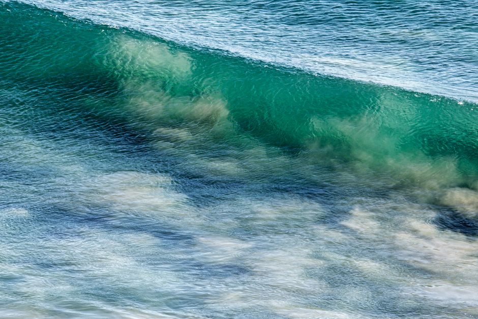 Dynamic ocean wave captures the natural beauty of the sea's movement.