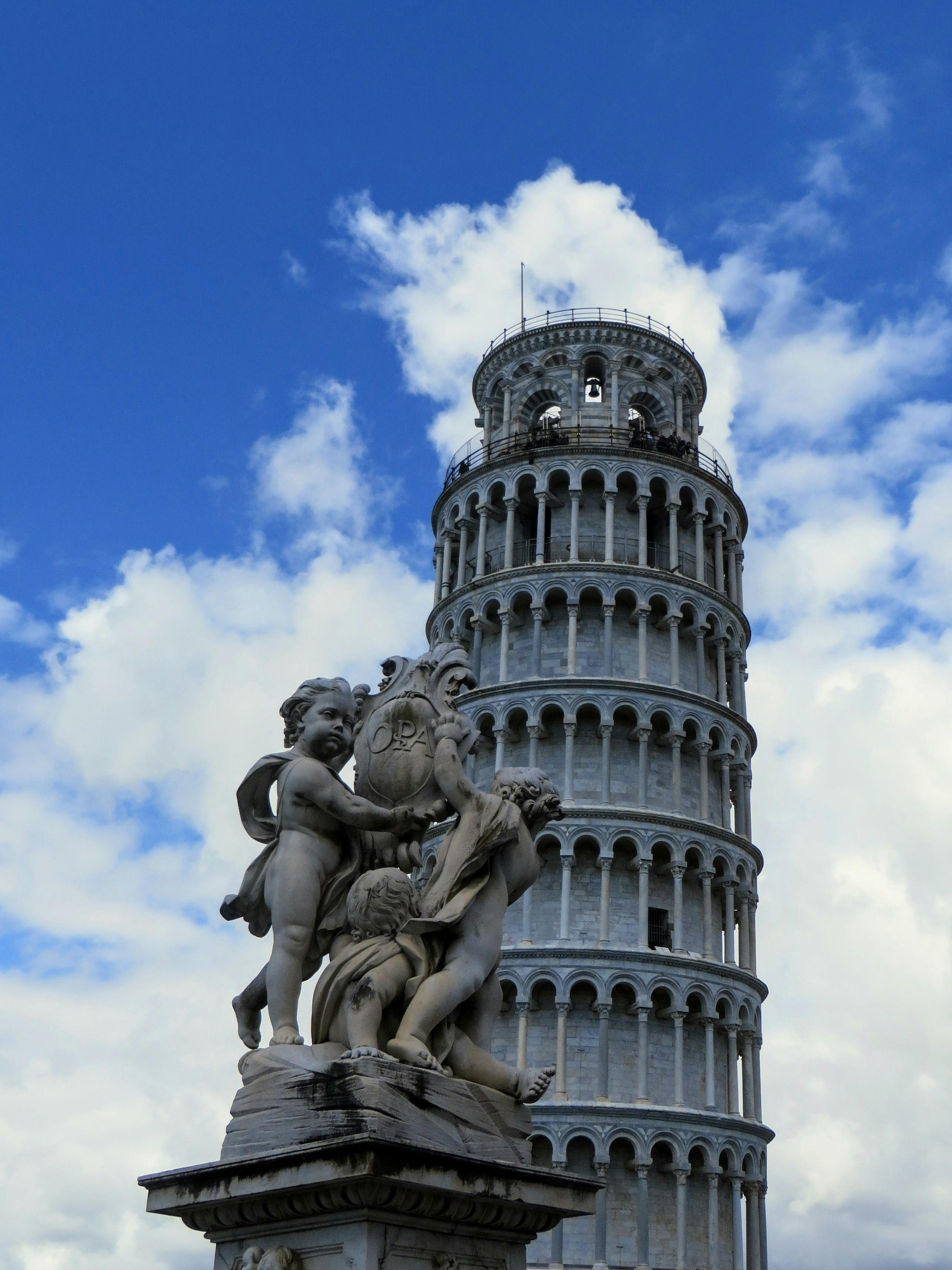 a view of the leaning tower of pisa