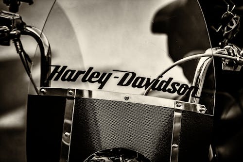 無料 ブラックハーレーダビッドソンモーターサイクルのグレイサクル写真 写真素材