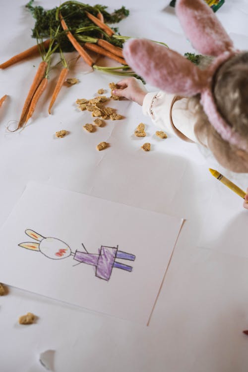 Fotobanka s bezplatnými fotkami na tému dieťa, králičí uši, kreslenie
