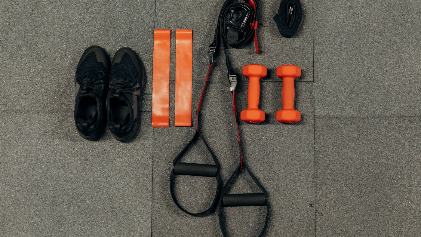 Resistance bands vs dumbbells: which to buy first