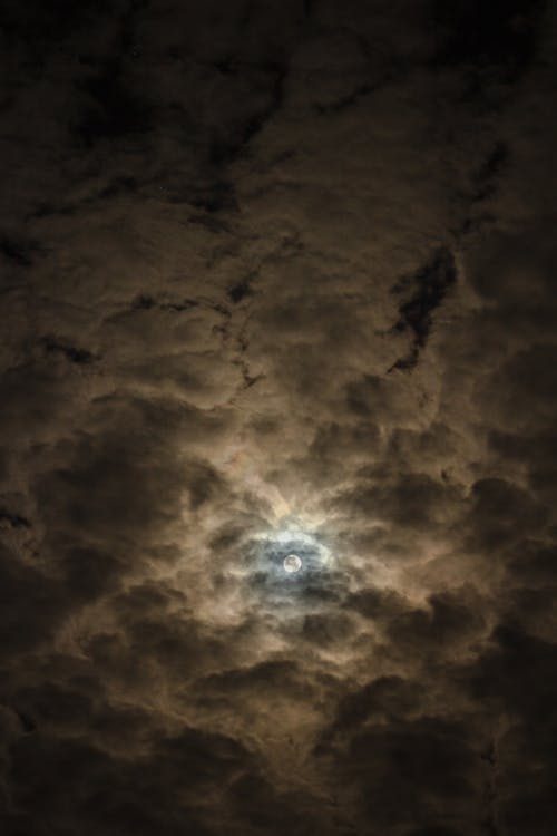 Бесплатное стоковое фото с вертикальный выстрел, луна, лунный свет