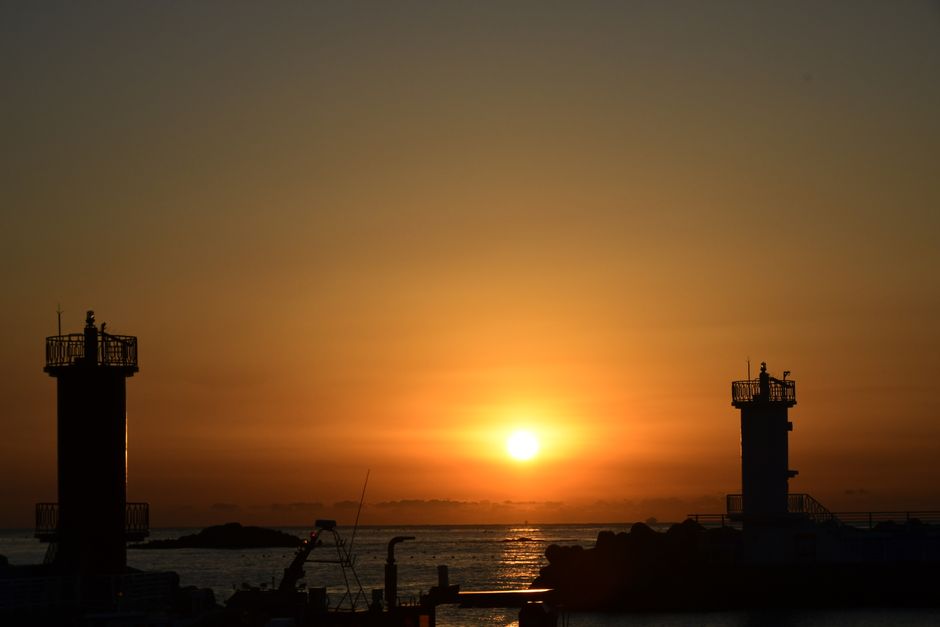 lighthouse beam night coastline