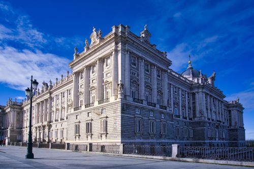 Free Majestic view of the Royal Palace in Madrid under a clear blue sky. Stock Photo
