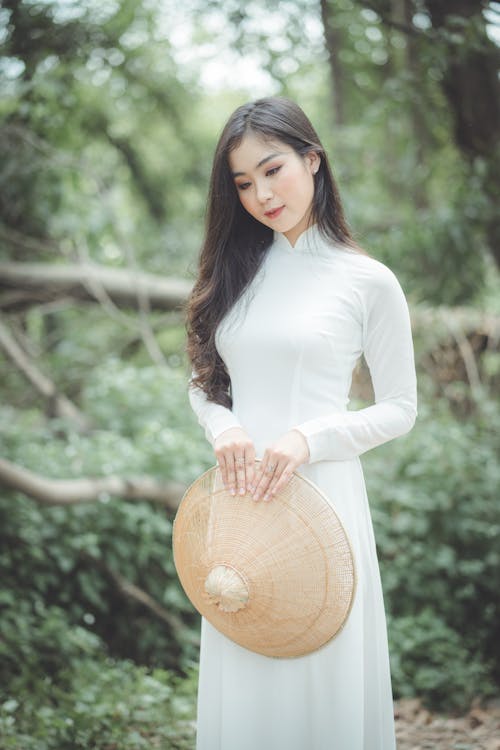 免費 亞洲女人, 傳統服裝, 優雅 的 免費圖庫相片 圖庫相片