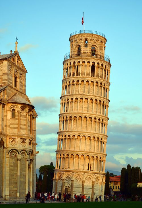 Free Iconic Leaning Tower of Pisa against a blue sky, Tuscany, Italy. Perfect travel landmark shot. Stock Photo