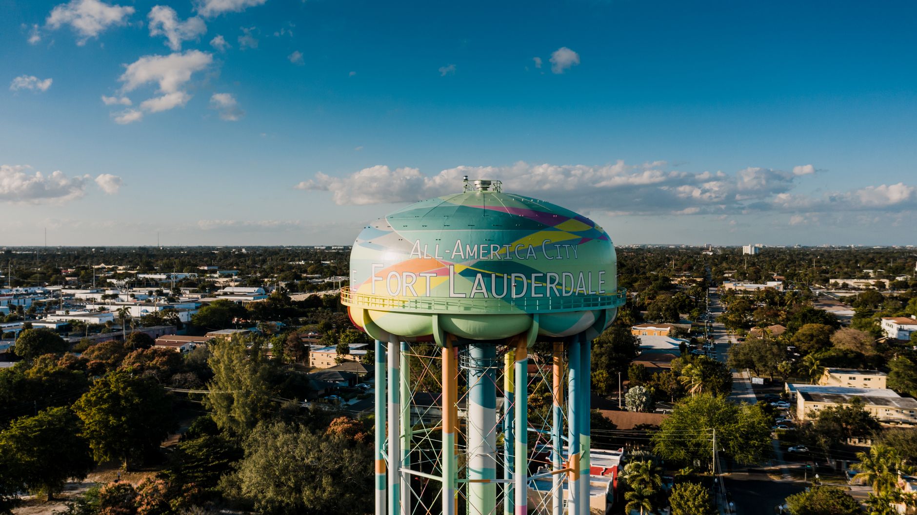 Experience the vibrant Fort Lauderdale water tower from above, highlighting Florida's colorful skyline. — Fort Lauderdale Air
