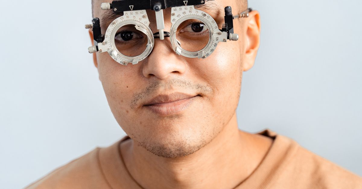 Representative eyewear fitting and frame advice