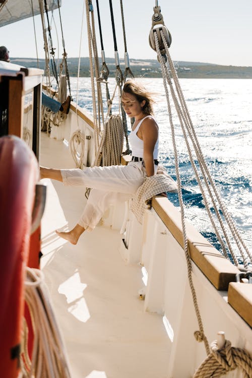 無料 セーリング, ボートに乗る, マリーナの無料の写真素材 写真素材