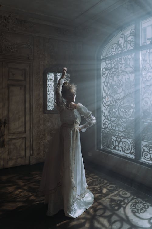 Free Beautifu Noble Lady in White Dress Stock Photo