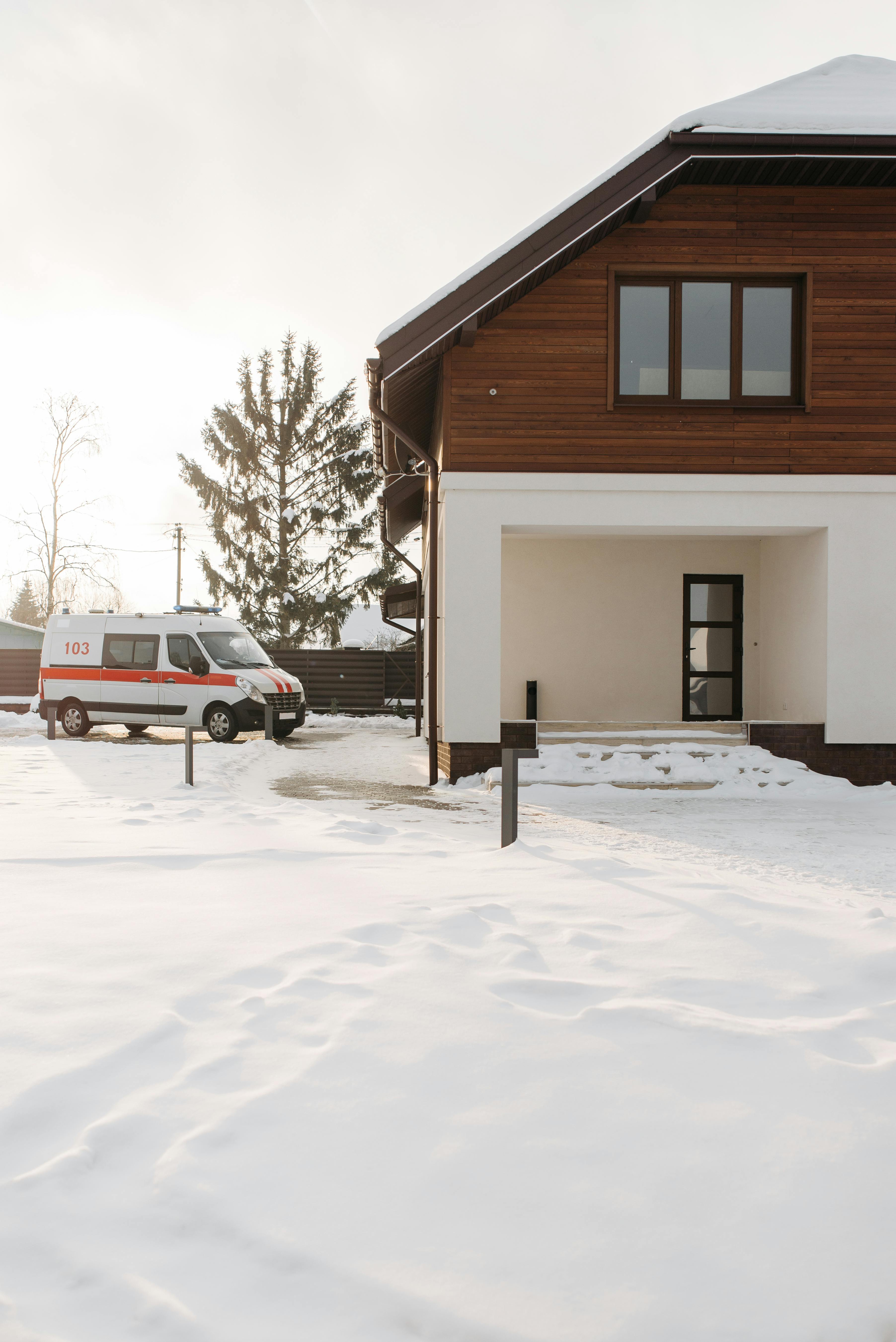 MAI anunță livrarea a 121 de ambulanțe în 2024 și a altor 470 până în iunie 2026 către serviciile de ambulanță și SMURD din județe