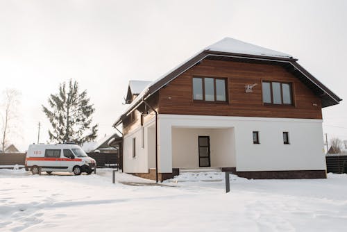 Ingyenes stockfotó ház, hó, jármű témában