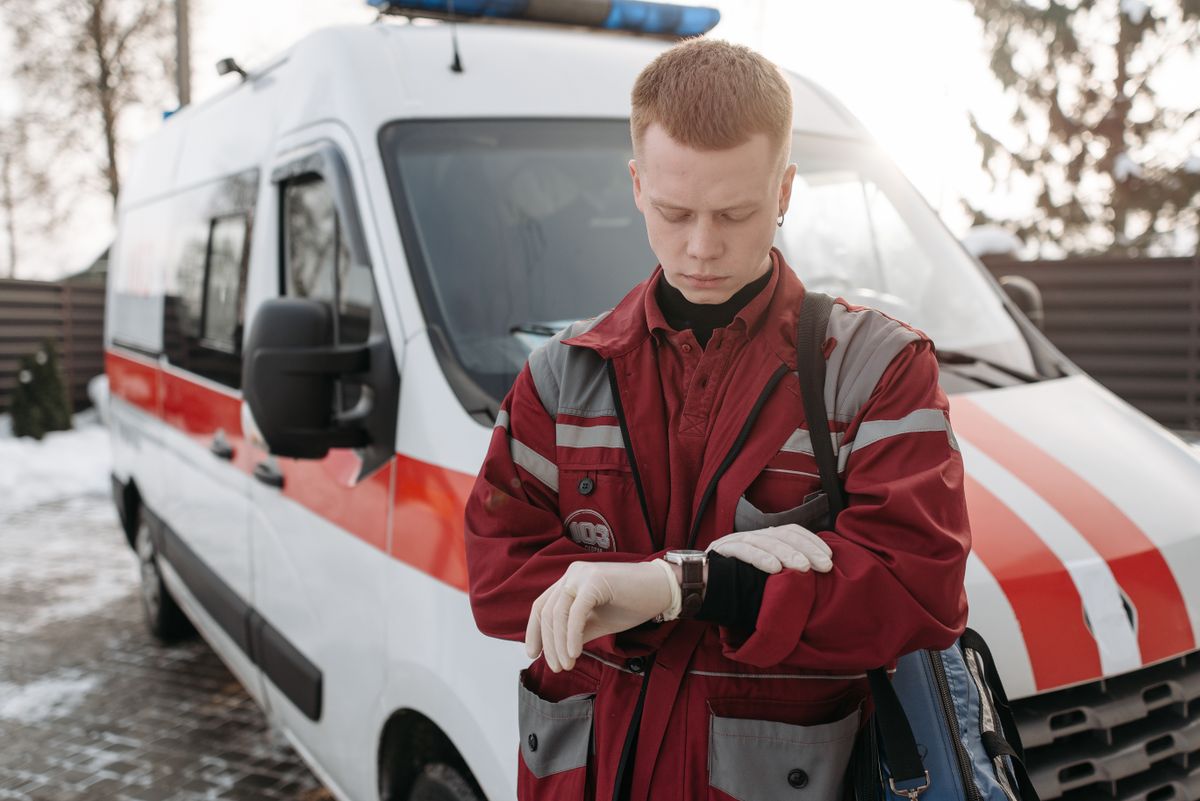 How to Choose the Right Medical Alert Watch for Seniors