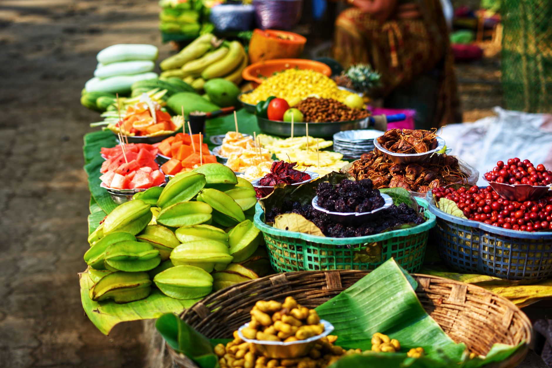 Marché coloré avec produits locaux à Fort-Dauphin
