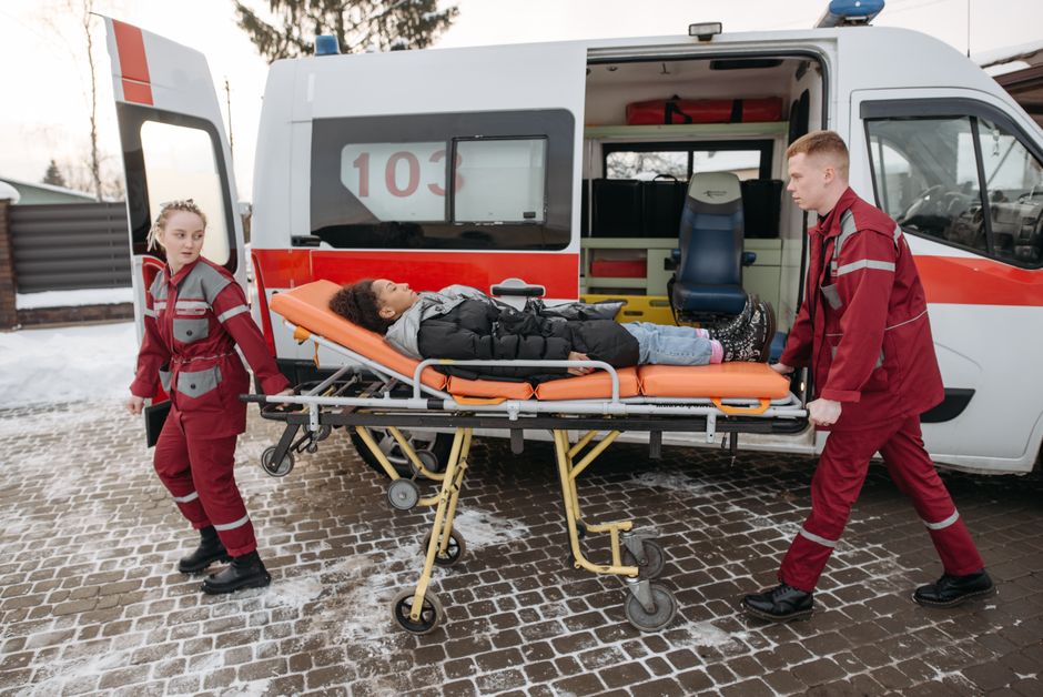 Mai Mulți Răniți, Unul Transportat de Urgență la Spital După Impactul Latent de pe Strada Miresei