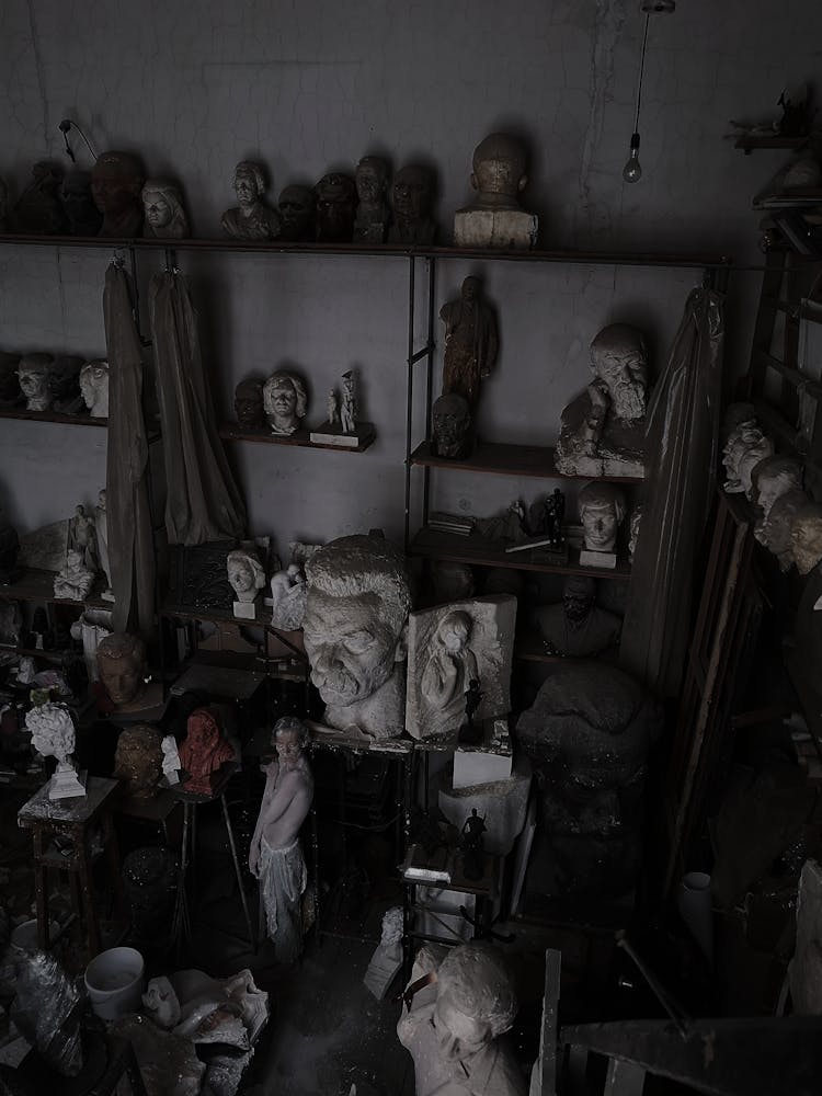 Pottery With Busts And Living Sculpture